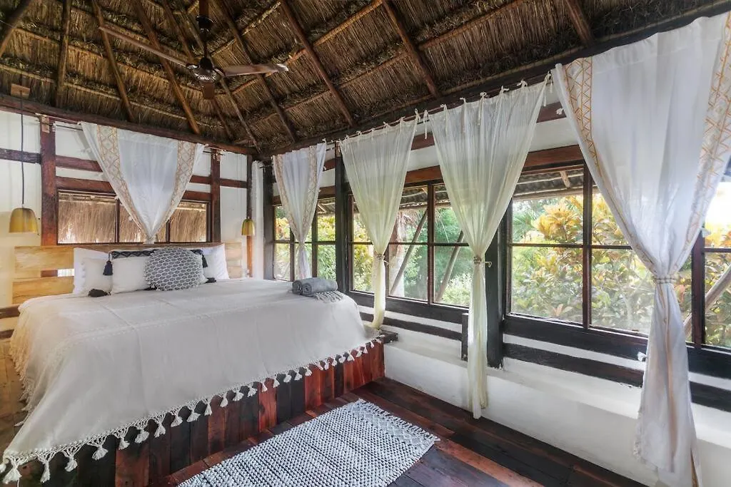Villa Santuario Lake Front Oasis Bacalar